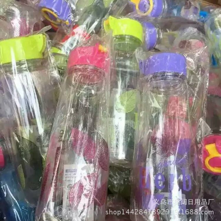 地?cái)偺毡?庫(kù)存2016熱賣(mài)產(chǎn)品摔不破水杯 5元模式送錄音廣告批發(fā)